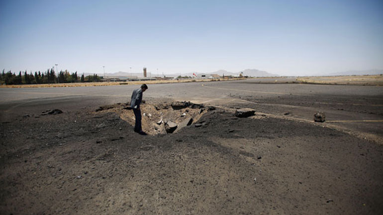 Υεμένη: Βομβαρδίστηκε το διεθνές αεροδρόμιο της Σαναά